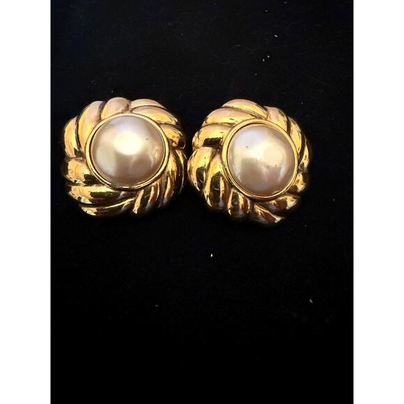 Vintage Chanel CoCo Marc Faux Pearl Earrings! Clip-on*Beautiful*24K Plated Braid - Picture 1 of 3